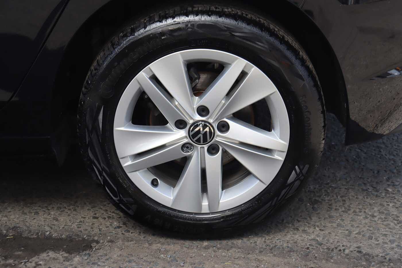 Volkswagen Golf 2.0 TDI Life 5dr DSG