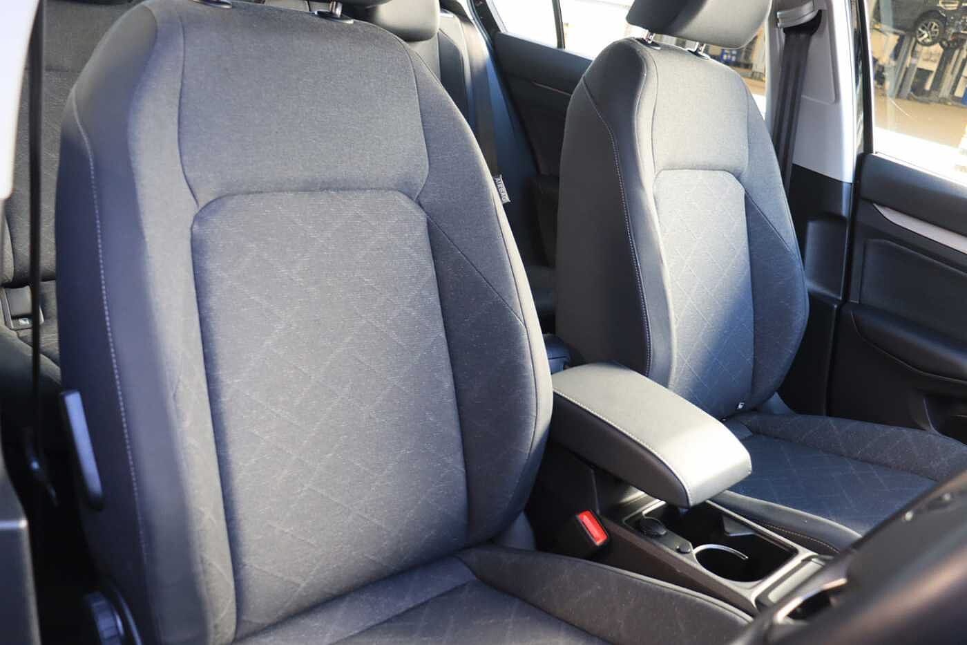 Volkswagen Golf 2.0 TDI Life 5dr DSG