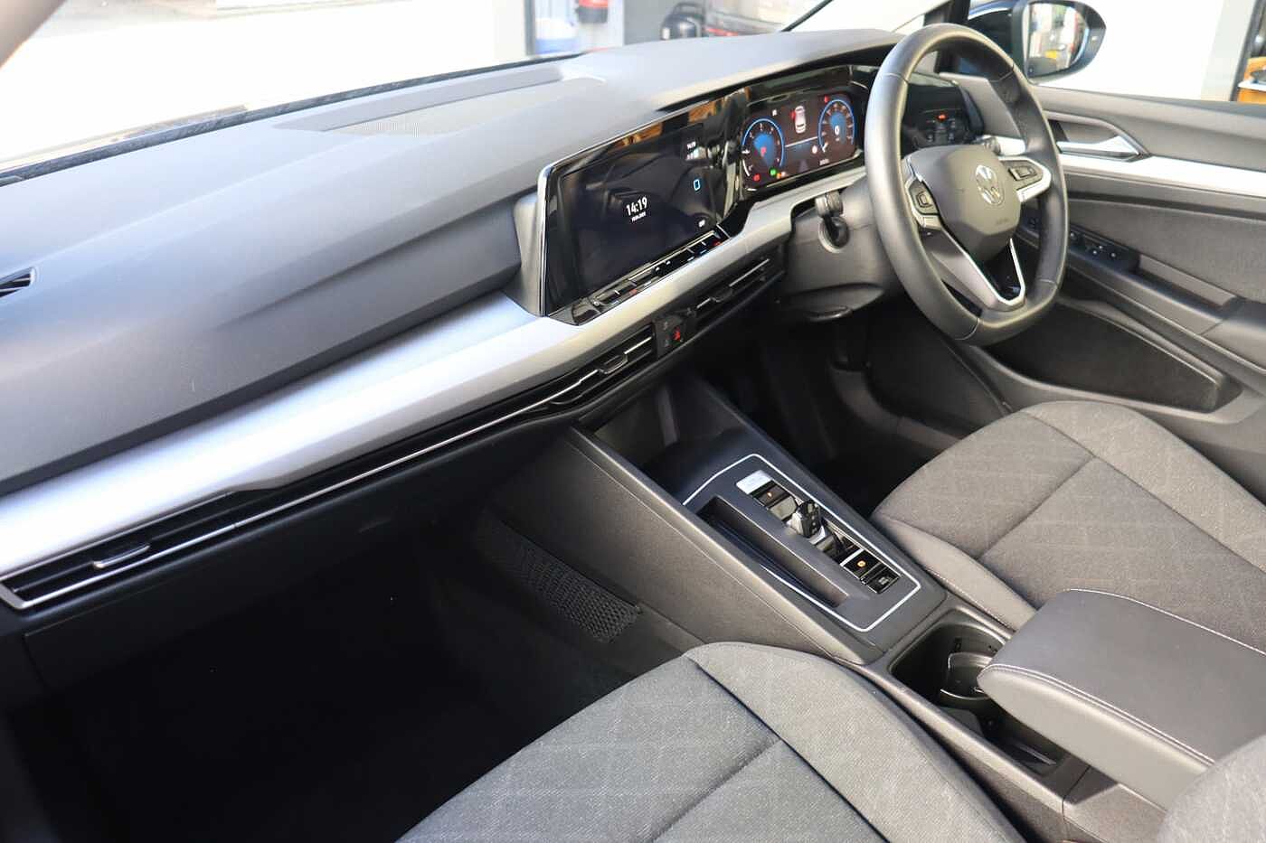 Volkswagen Golf 2.0 TDI Life 5dr DSG
