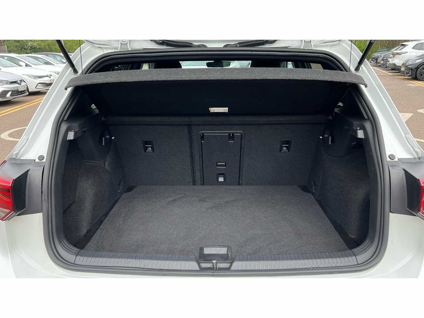 Volkswagen Golf MK8 Hatchback 5-Dr 1.5 TSI (150ps) R-Line EVO
