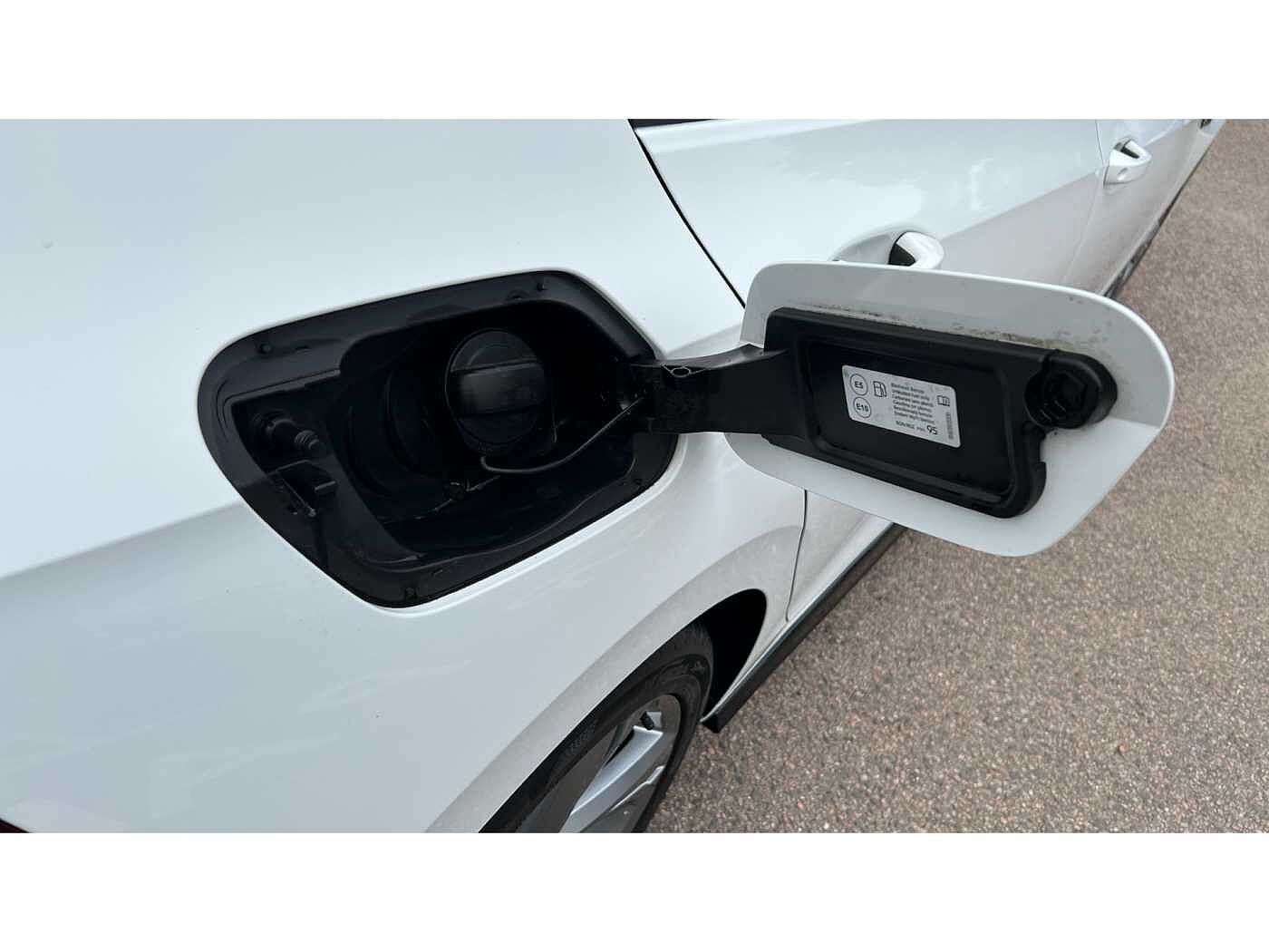 Volkswagen Golf MK8 Hatchback 5-Dr 1.5 TSI (150ps) R-Line EVO